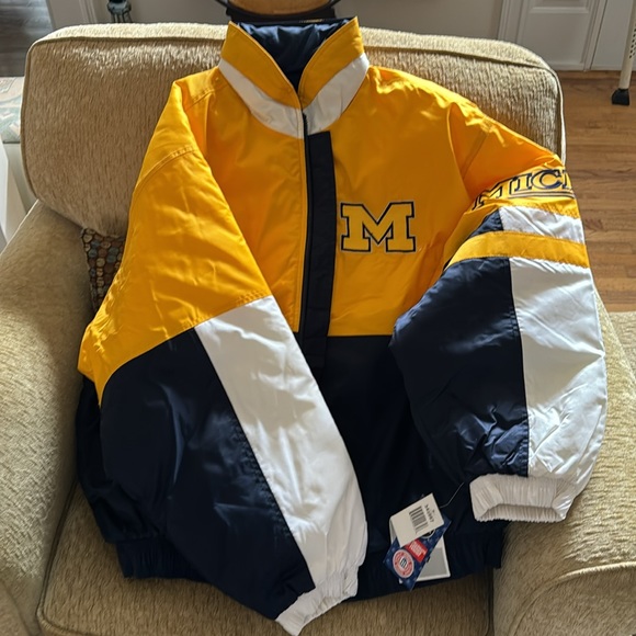 Michigan wolverines winter coat - Picture 9 of 9